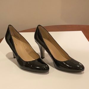 Black Tahari Heel. Size 7. Patent Leather
